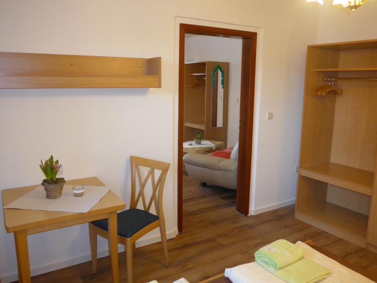 Pension Schuetze Daasdorf am Berge Esterno foto