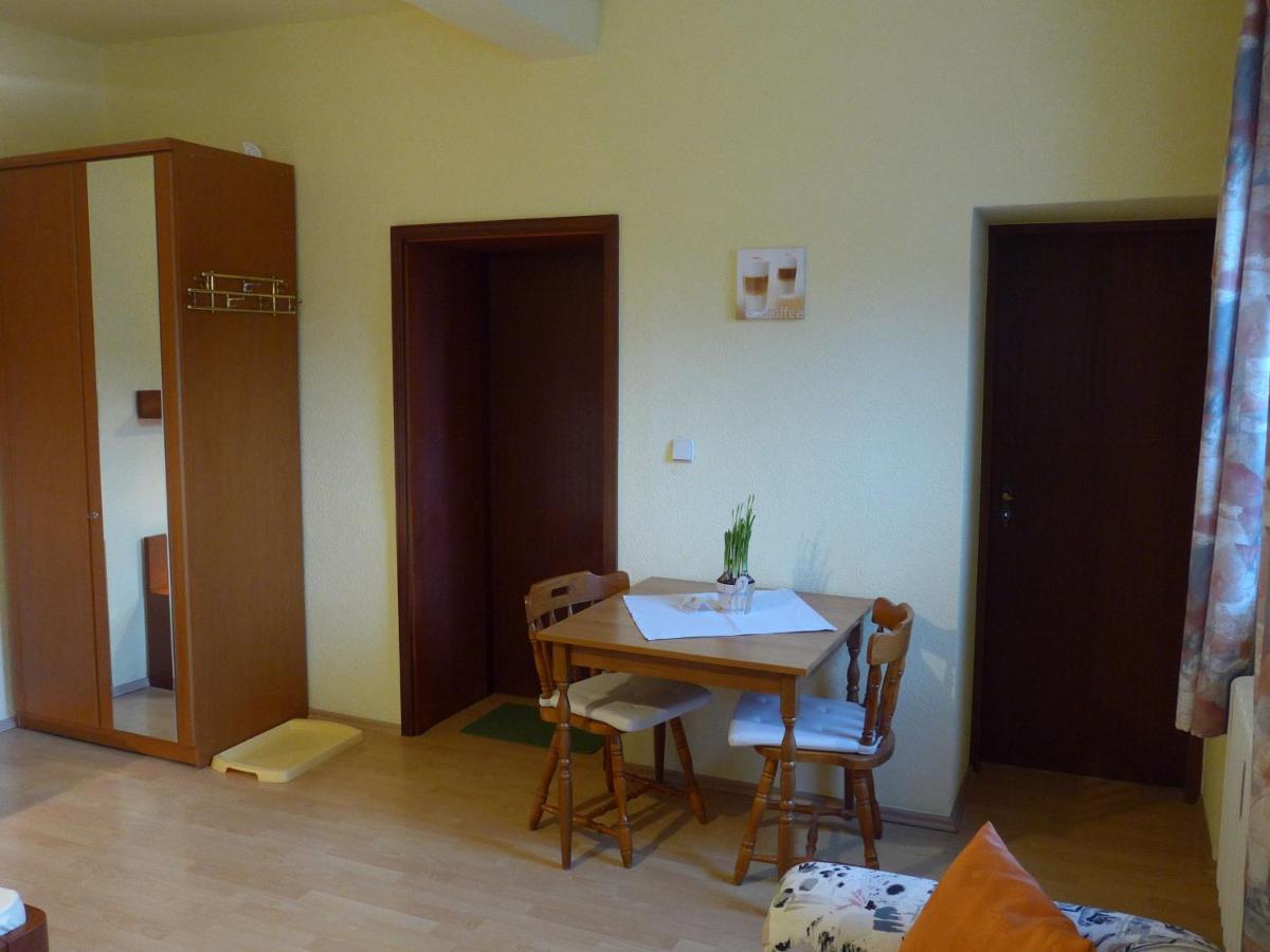 Pension Schuetze Daasdorf am Berge Esterno foto